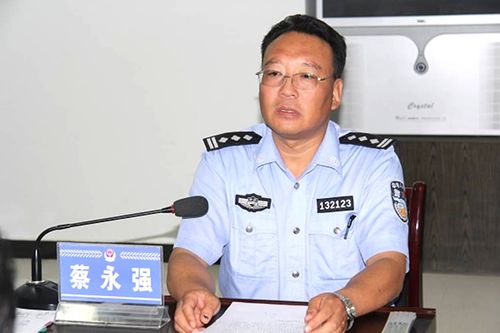 蔡永强, 男, 凉城县公安局党委书记,局长.