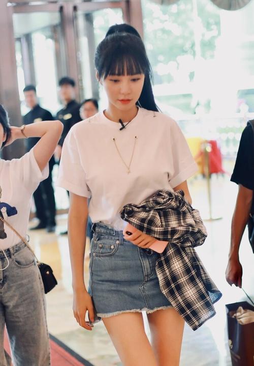 八字刘海怎么留起来脸大怎么扎头发显瘦