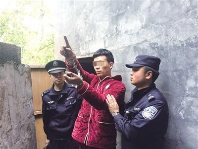 窃贼白日作案太猖狂 恩施警方排查蹲守抓罪犯