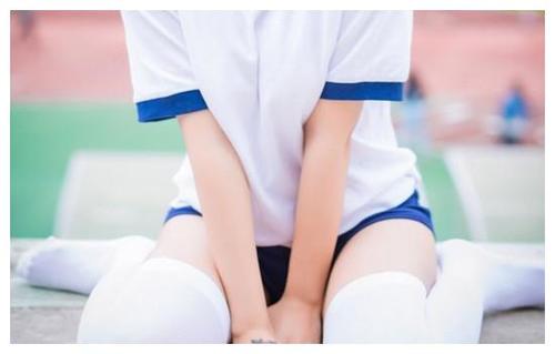 冯提莫换上制服直播奶棒腿穿上白袜效果绝了网友称这未成年吧