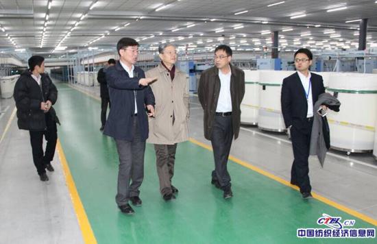夏会长一行参观江苏大生集团数字化纺纱车间