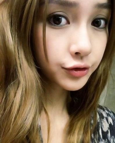 angelababy自拍照装可爱 被赞像芭比娃娃(图)