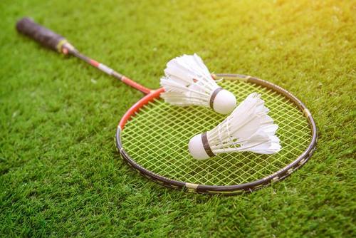 不会用羽毛球拍捡球?老司机来教你