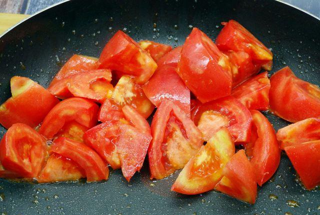 炒西红柿鸡蛋,先炒鸡蛋还是西红柿?顺序弄错了,营养味道差不少
