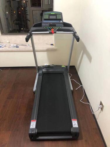 通过在跑步机上行走快速减肥的每日计划