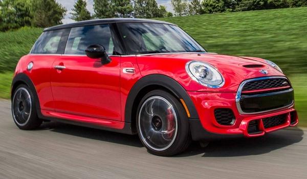 18万元,价格比较昂贵,而且市场裸车无优惠,那么宝马mini顶配多少钱?2.