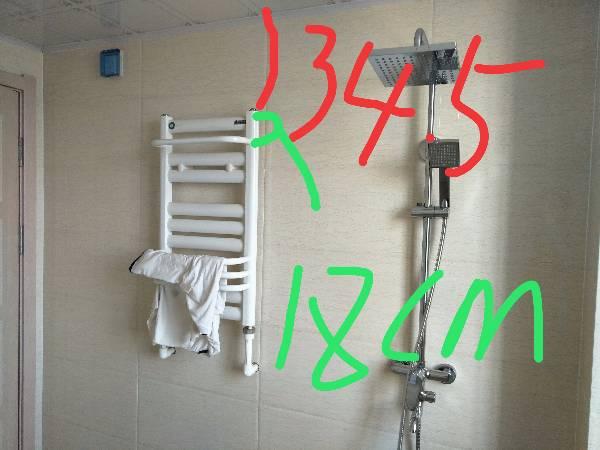 卫生间吊顶过低,下面还有一个小背篓怎么安装热水器