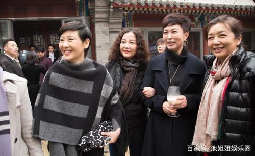 中戏表演系87班同学齐聚,原来胡军和徐帆,江珊都是同班同学