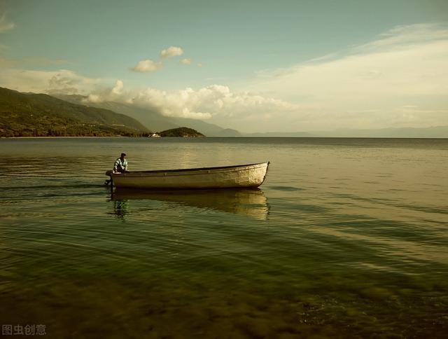 《摆渡人》荐书稿