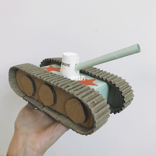 幼儿园让家长用纸箱 做大炮,手枪,坦克的手工小制作.