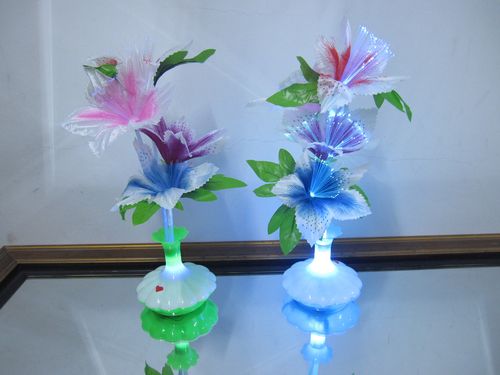 c123厂家直销七彩发光地摊热销产品 四朵水仙花瓶光纤花