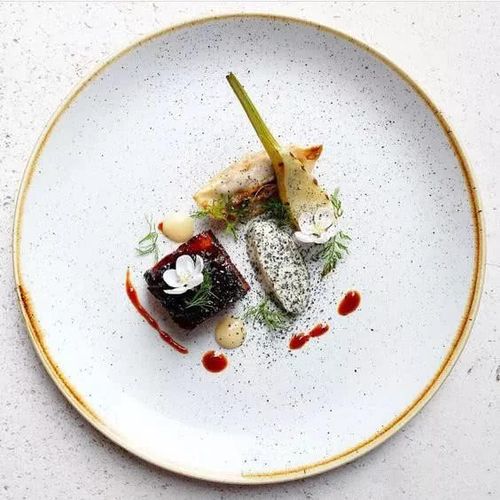 一篇文章说透西餐摆盘中如何选用餐盘!