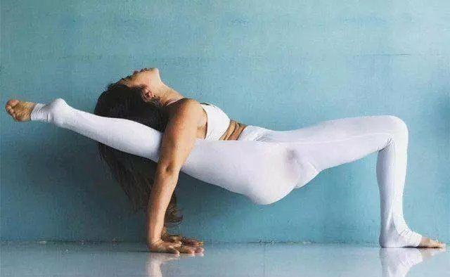 有趣的瑜伽,动作怪异,构思巧妙,美体效果还很好,想试一试吗?