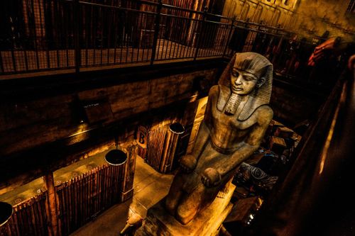 步入了鬼屋城堡的宝藏室