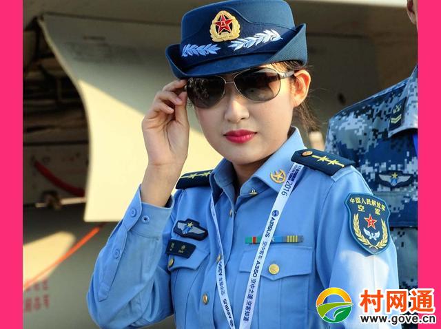 空军新一代女讲解员已长成 长相甜美