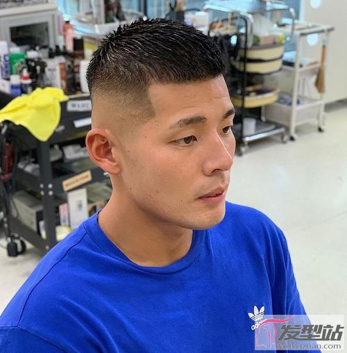 铲青 栗子头,这款发型还是当下的人气爆款,简约帅气的男生短发,跟着