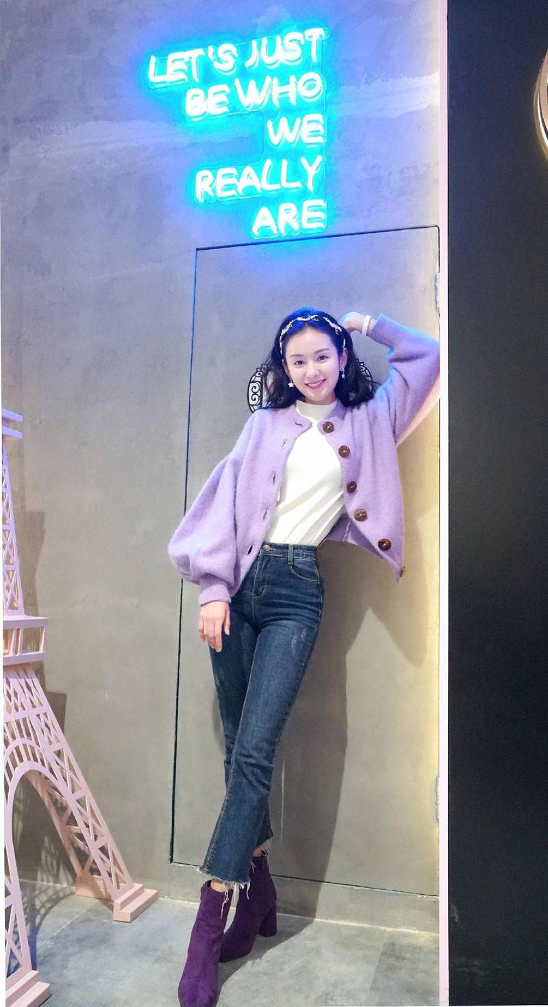 郑合惠子才是真正的"腿精",时髦穿搭小秀"奶油腿",惹人羡慕
