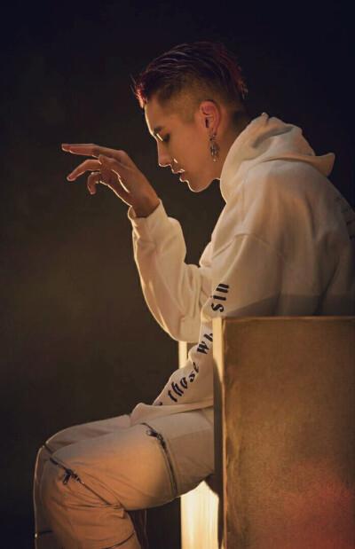 吴亦凡 kris 壁纸 明星 综艺 男神帅哥 美男写真 可爱头像 时尚潮男