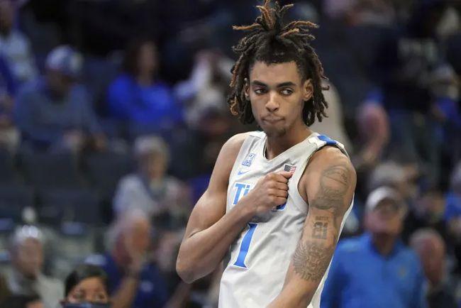 17岁的埃莫尼贝茨在ncaa的表现会影响他的nba选秀吗