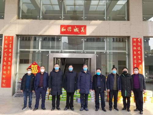2月8日上午,伊川县政协民营经济组组长钟社普携民营经济组组委员晋建