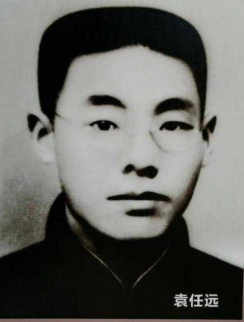 父袁任远子袁意奋重温红色故事,感悟时代精神.