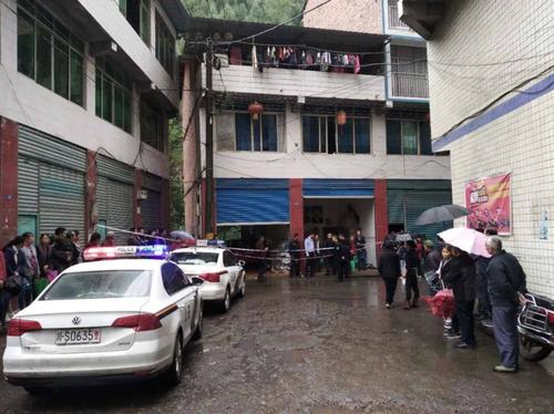 4日,余某美驾驶川s7***4号小型轿车,由宣汉县芭蕉镇往新建村方向行驶