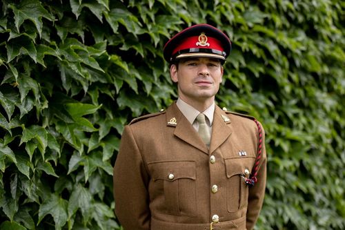 英军官兵成为皇家包厢座上宾军队为温网服务75周年得到回报