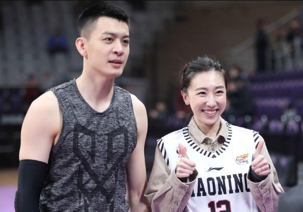 杨鸣曾经有多帅他被爆出轨其实他妻子貌美如花羡煞旁人