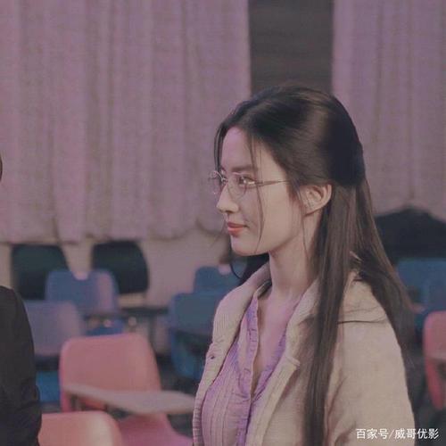 关注刘亦菲《恋爱通告》时的剧照,及腰长发,自然清新