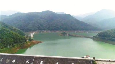 何 峰     通讯员 胡 章     本版图片由市水利局提供     隔溪张水库