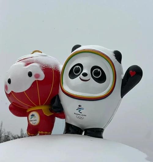 冰墩墩和雪容融的故事