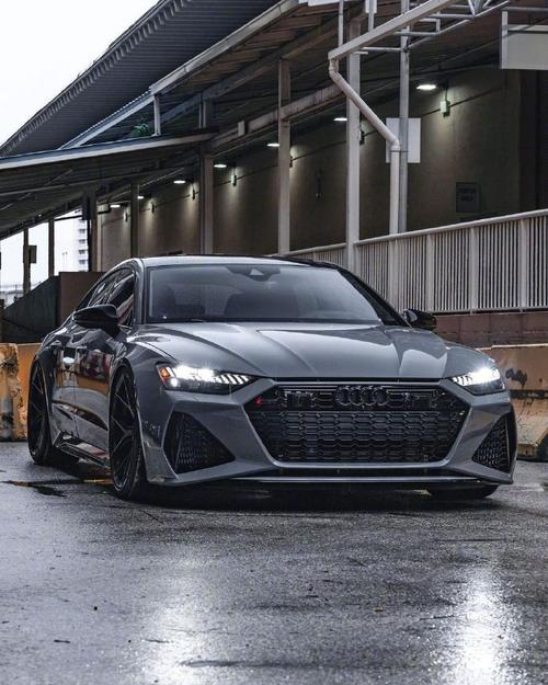 奥迪rs系列 奥迪rs颜值真的很高,很想拥有一辆属于自己的rs