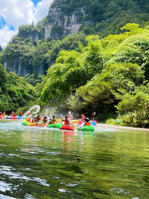 黔东南苗族侗族自治州景点大全 施秉县景点大全 >杉木河漂流景区旅游