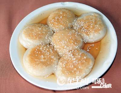 糯米糍粑 10元/半打 用石舂把生炒糯米舂成粉做成圆饼略煎,香口之余还
