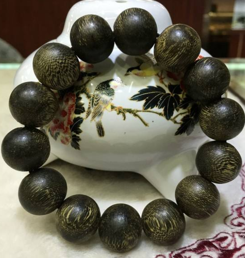 奇楠沉香手串如何保养哪些沉香适合被追捧和收藏