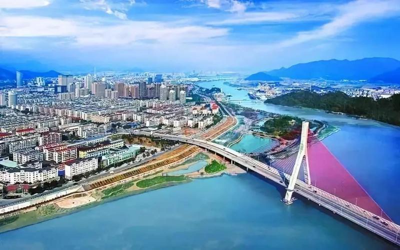 家庭成员:5个街道,14个镇 体型:2203平方公里 临海荣誉 中国宜居城市