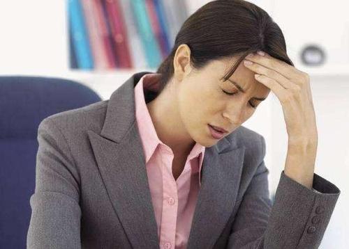 下蹲后突然起身"眼前一黑",是贫血?或许是身体的"呼救