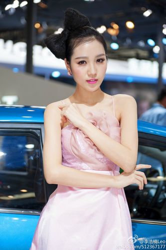 极品美女车模林小可性感迷人诱惑美图_美女车模