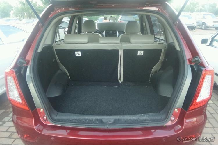 力帆汽车x60后备箱