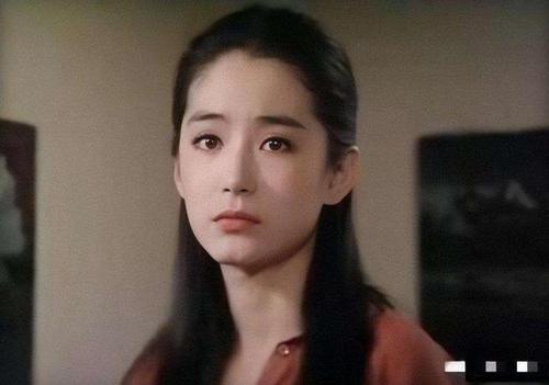 假如回到18岁,给你一张关之琳或林青霞的脸,你选谁的?