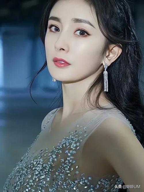 杨幂,性感迷人,肤白貌美,身材火辣,好看的女人谁不爱呢