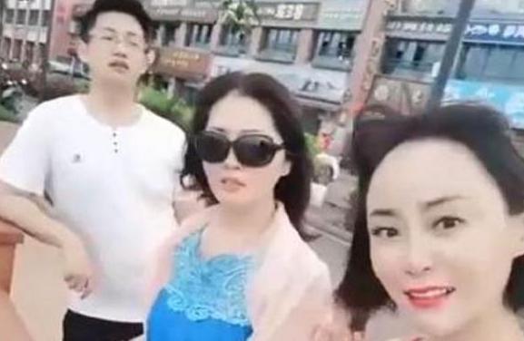 闺蜜变婆婆40岁大妈嫁给闺蜜25岁的儿子网友真是亲上加亲