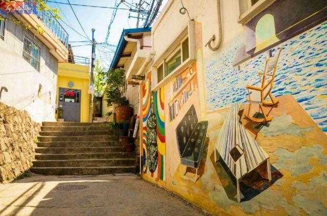 国内最大3d壁画村就在拱北,这里还有珠海首个智能停车场,把车门一甩就