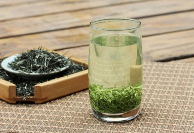 古丈毛尖 古丈毛尖产于湖南省武陵山区古丈县.