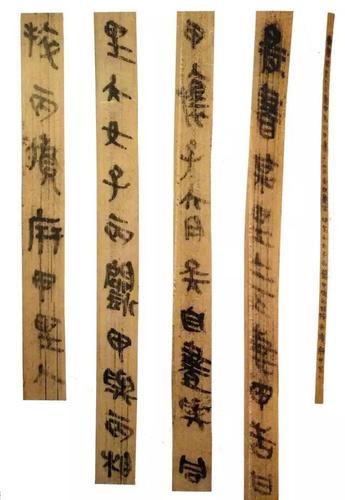 穿越秦朝揭秘《云梦睡虎秦简》的前世今生按住画面移动小窗好毛笔,数