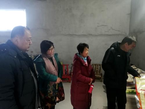 (南阳网)卧龙区扶贫办到蒲山镇指导脱贫攻.