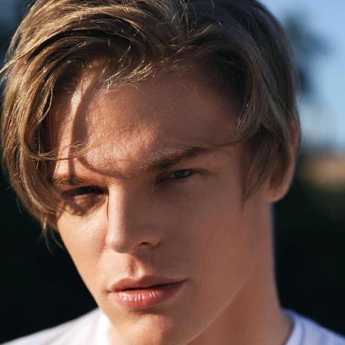 wb: 芮丹尼-dannyray,代表作品:"大明国子监" "新龙门客栈" "战地迷情