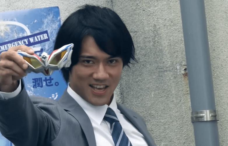 最后一个,赛罗奥特曼的人间体令人,虽然有些被强迫变身的味道,但当了