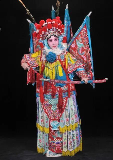 不愧为国粹,京剧服饰可真是太讲究了