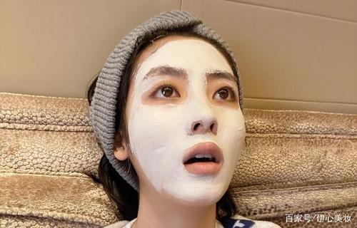 女生敷面膜的4个正确做法,精致护肤,皮肤好不好一目了然